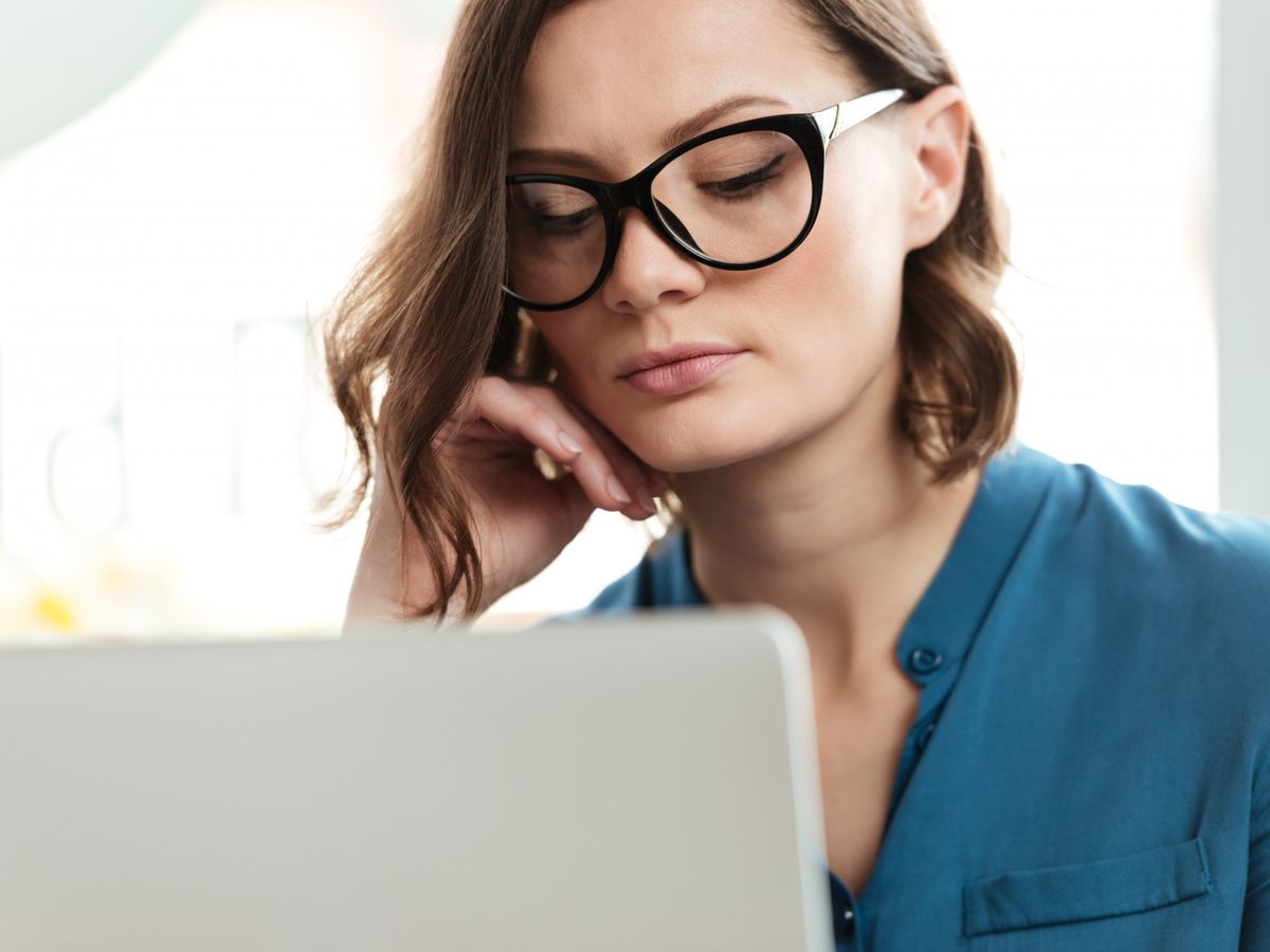 Jak wybrać idealne okulary podczas zakupów online